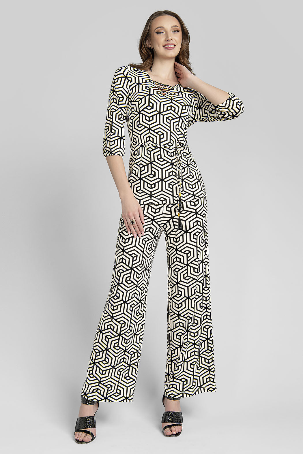 Conjunto De Pantalon Y Bluson Estampado Manga 3/4 Y Detalle De Cadena En Cuello