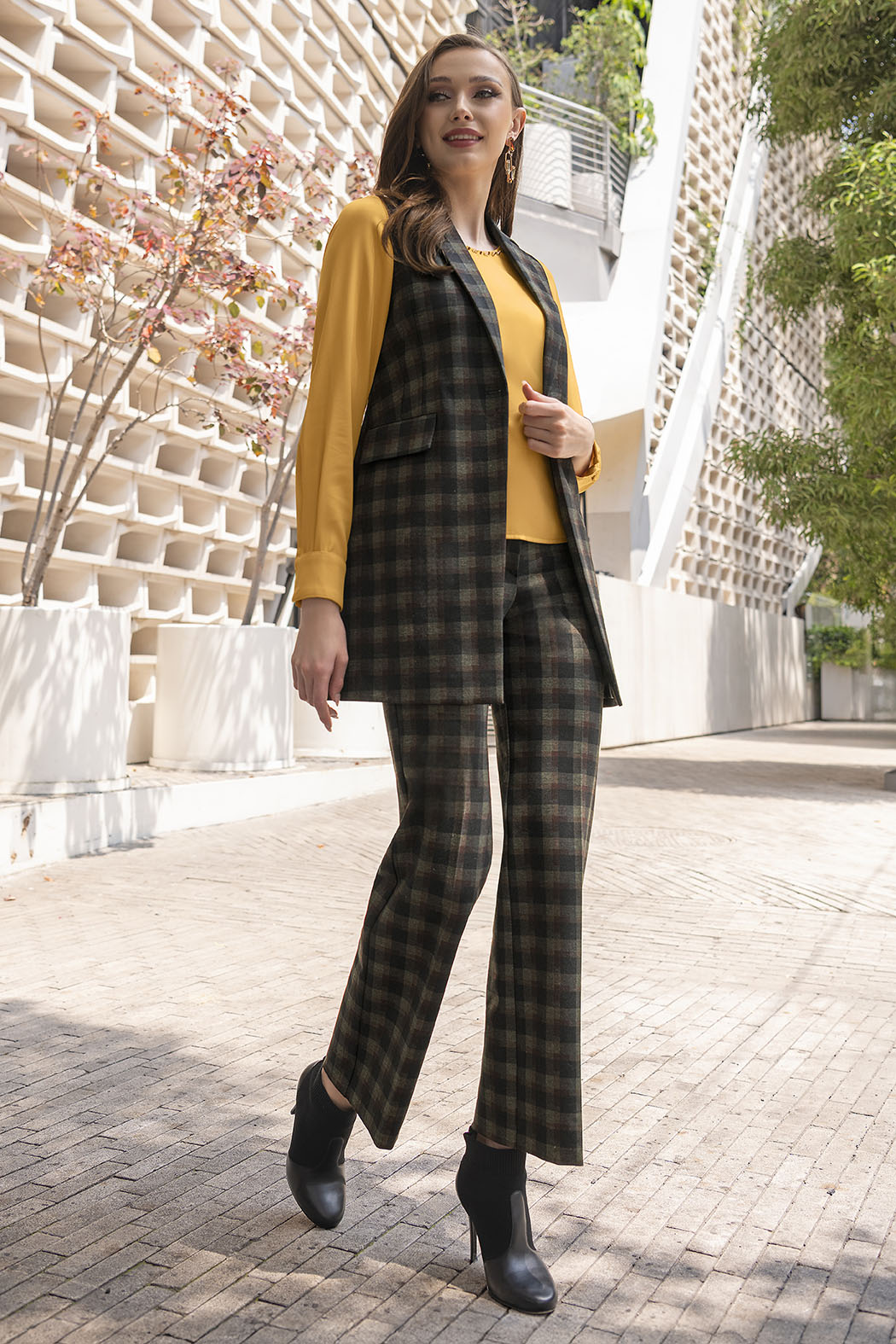 Conjunto De Pantalon Con Chaleco Y Blusa