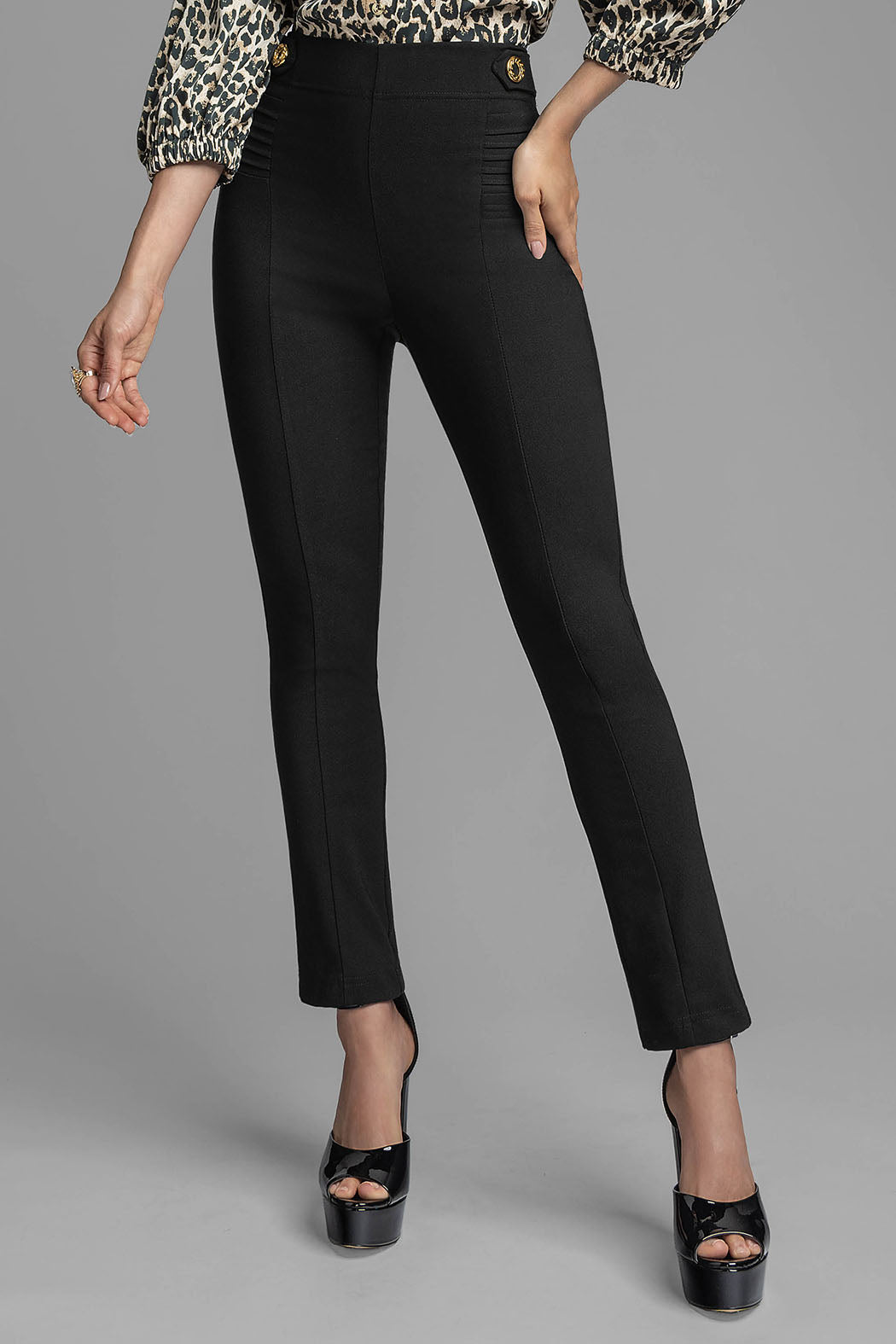 Pantalon Con Aros Dorados En Cintura