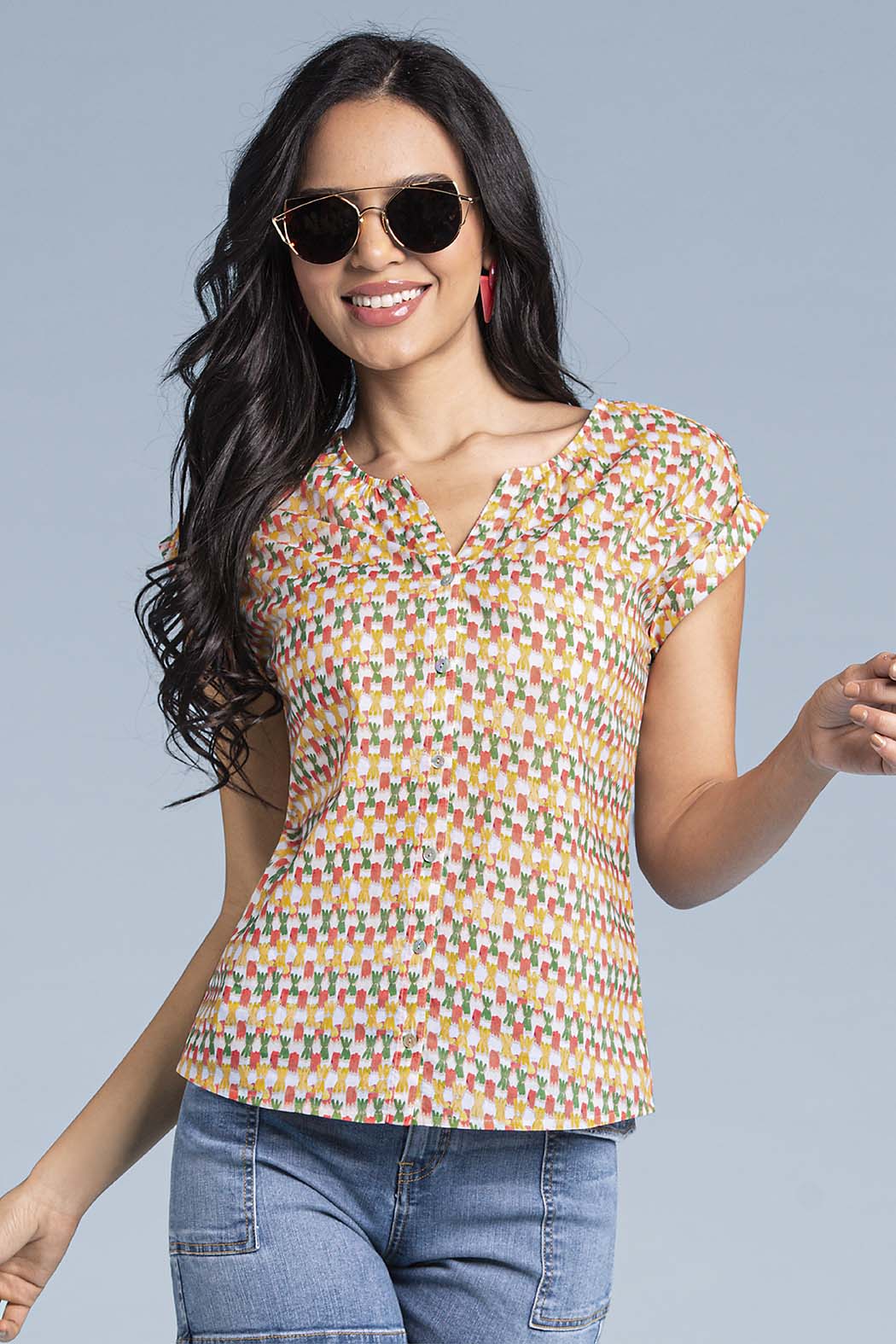 Blusa Con Estampado Y Botones Al Frente