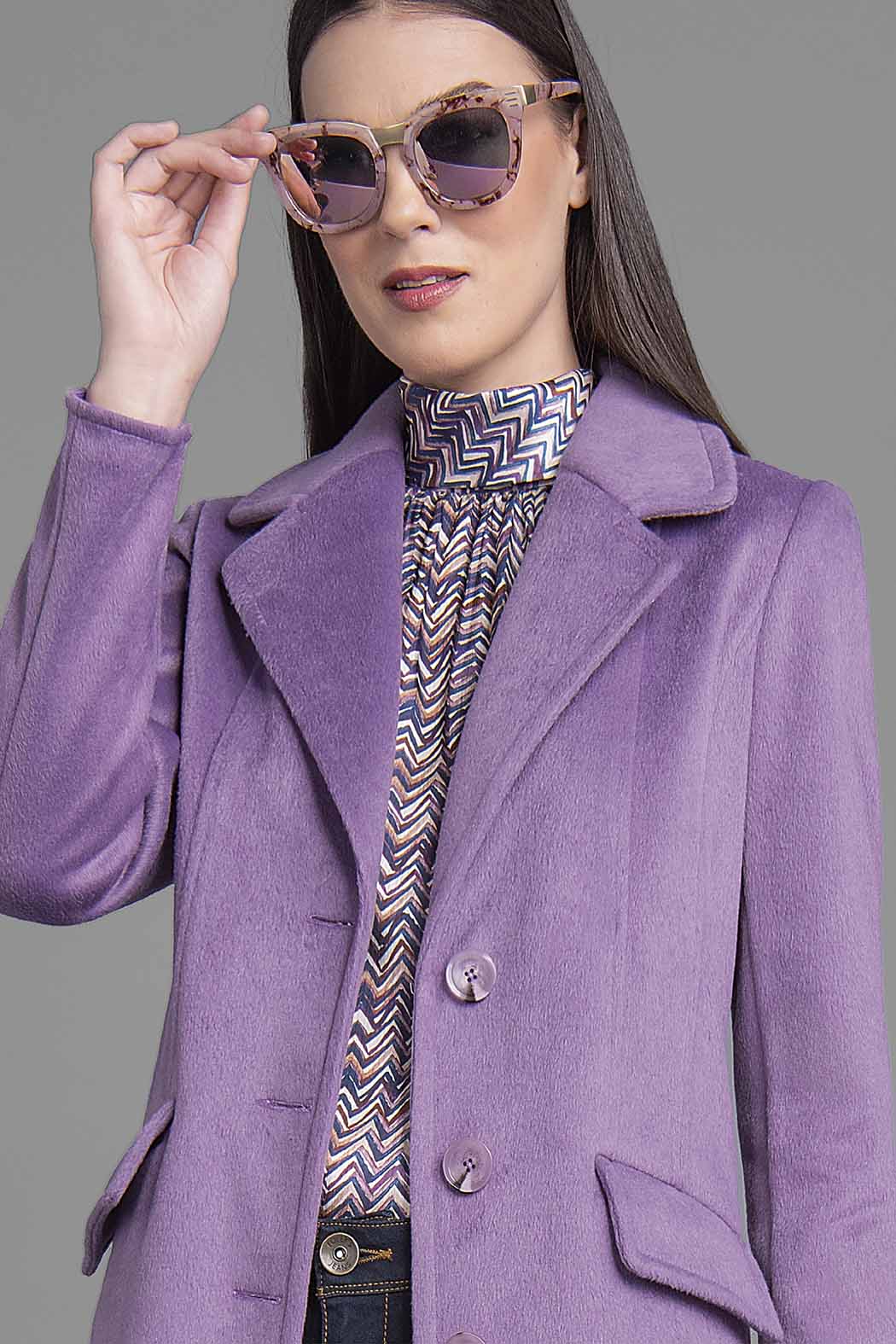 Blusa Con Escote Alto Estampada