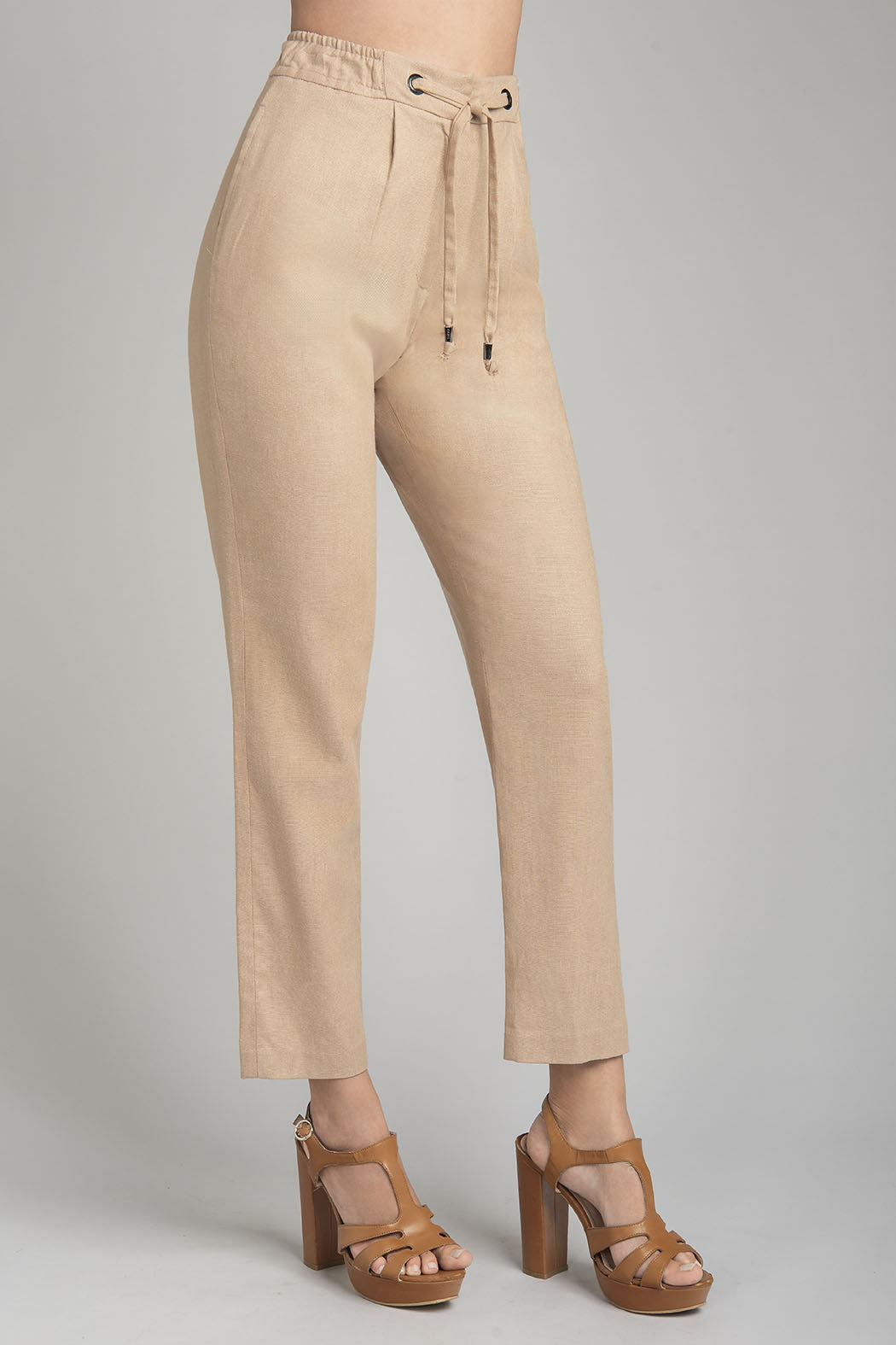 Pantalon Corte Recto Con Cierre Al Frente Y Resorte En Cintura