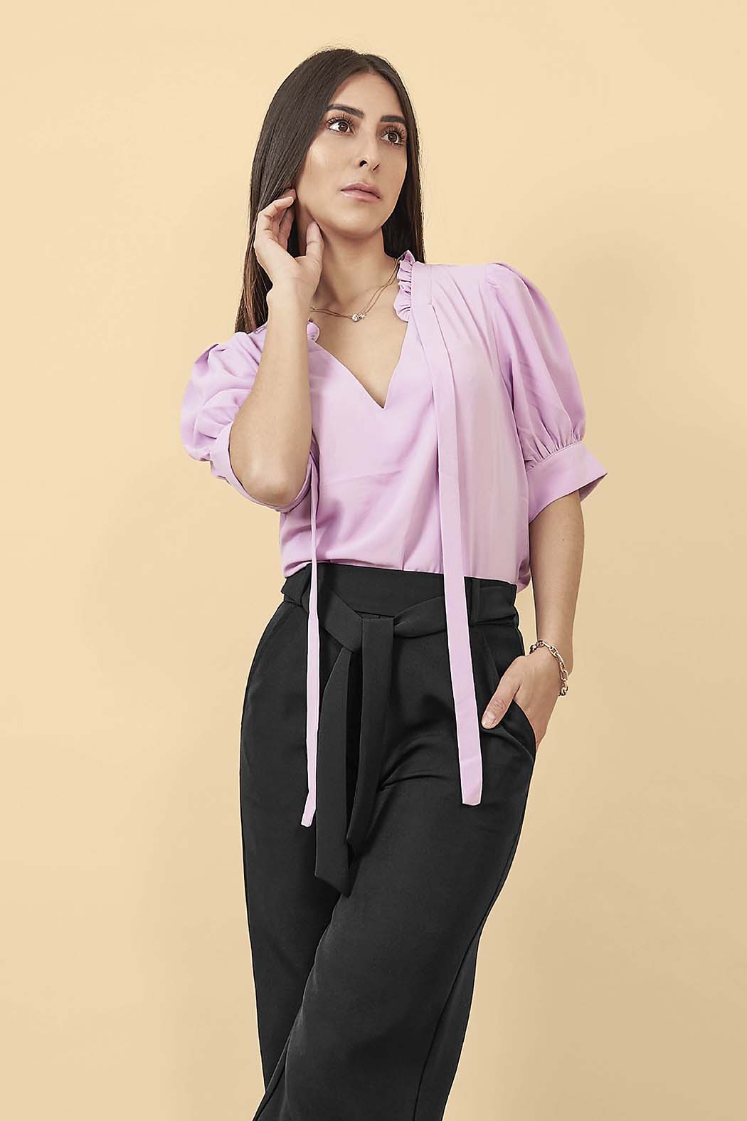 Blusa De Manga Corta Con Cordones En Escote