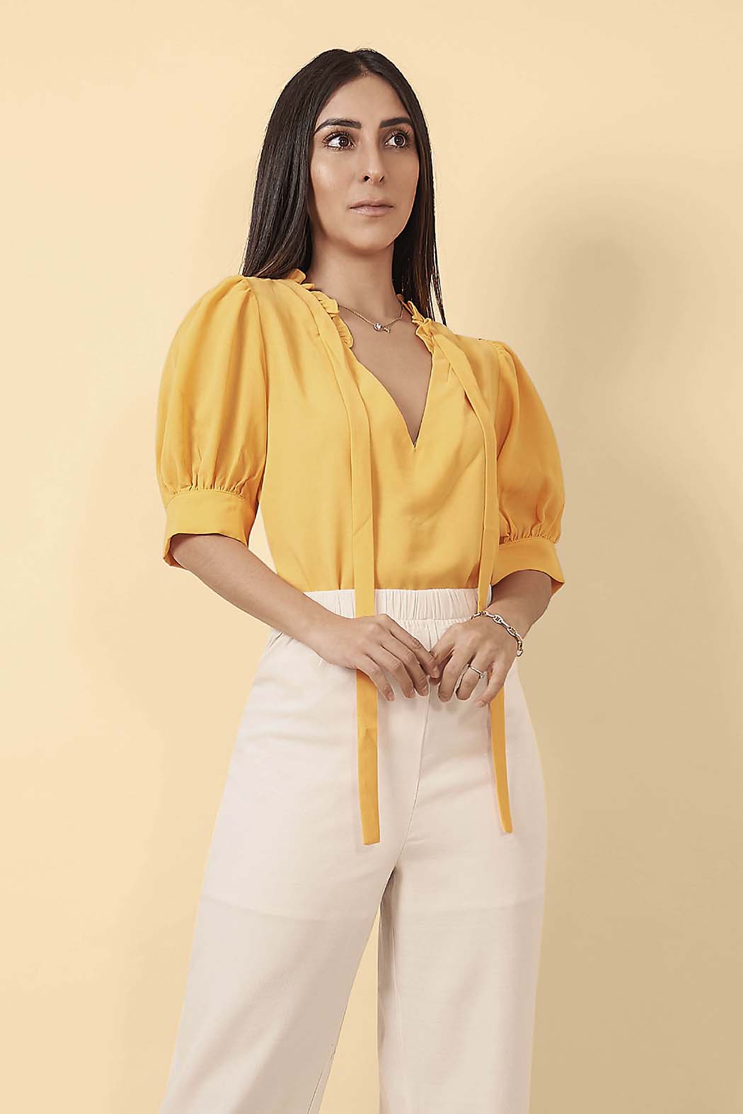 Blusa De Manga Corta Con Cordones En Escote