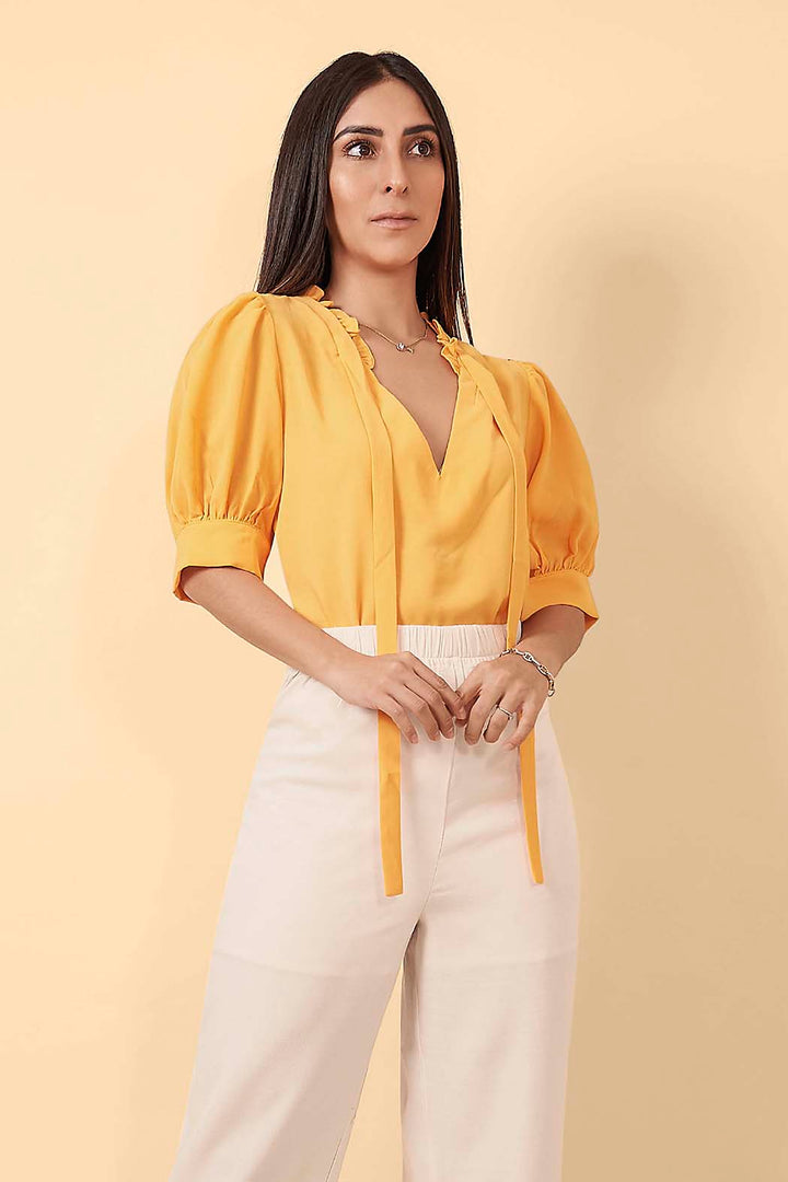 Blusa De Manga Corta Con Cordones En Escote