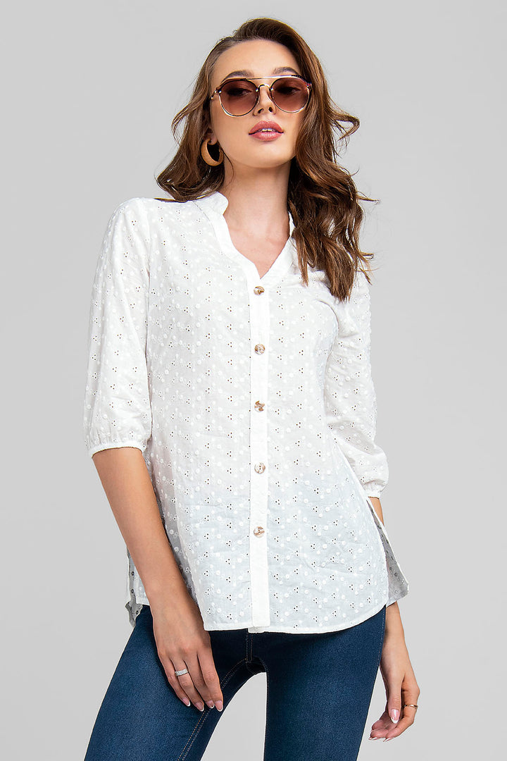 Blusa Con Detalles Bordados Y Botones Al Frente