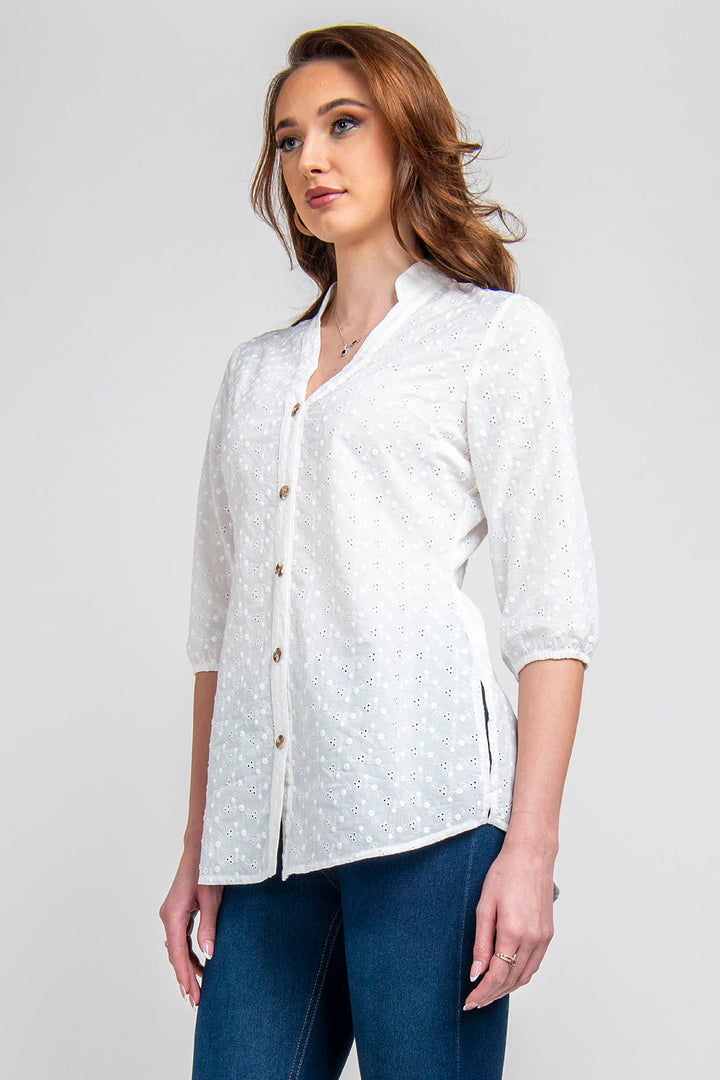 Blusa Con Detalles Bordados Y Botones Al Frente