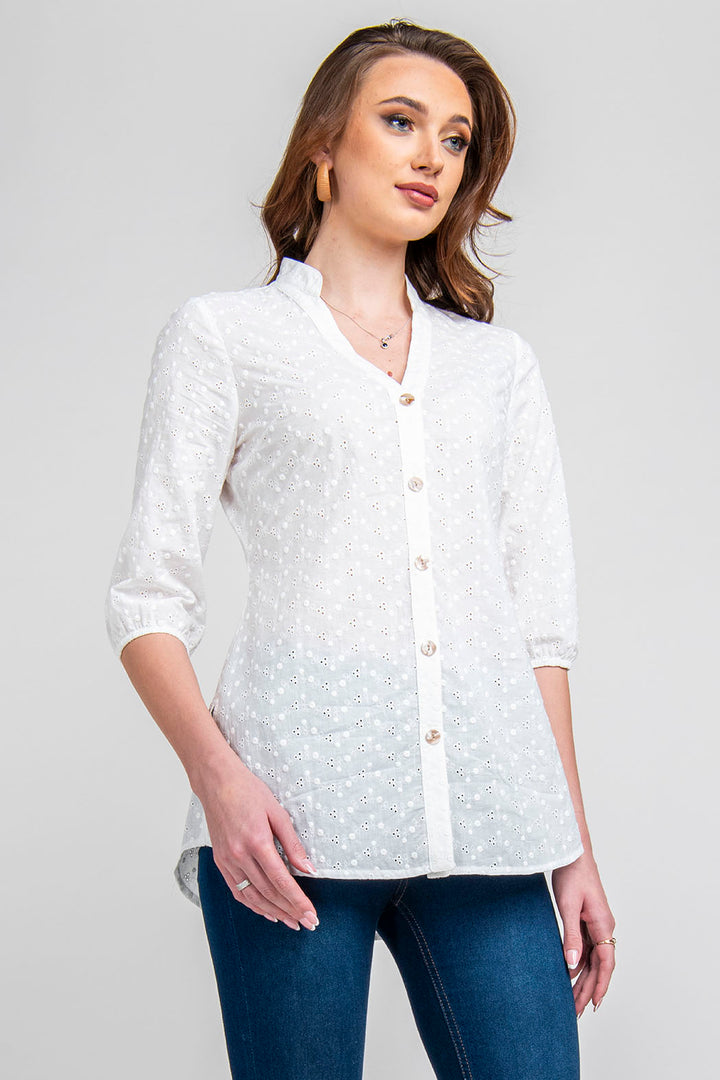 Blusa Con Detalles Bordados Y Botones Al Frente