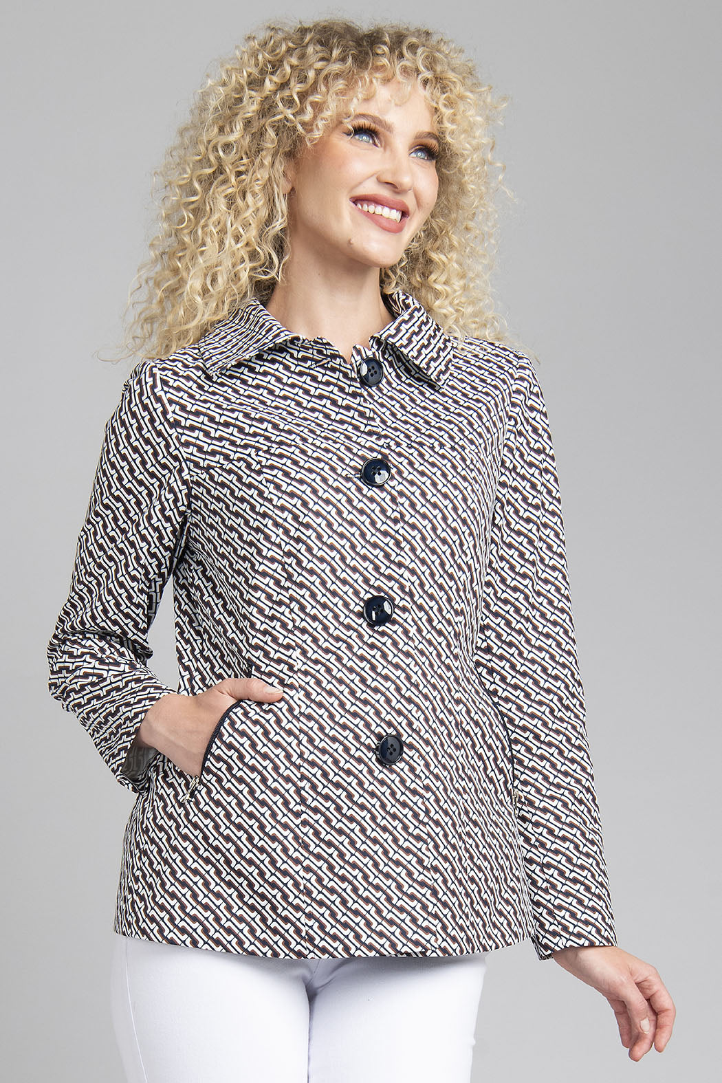 Gabardina Estampada Con Botones Al Frente Y Cierres En Bolsillos