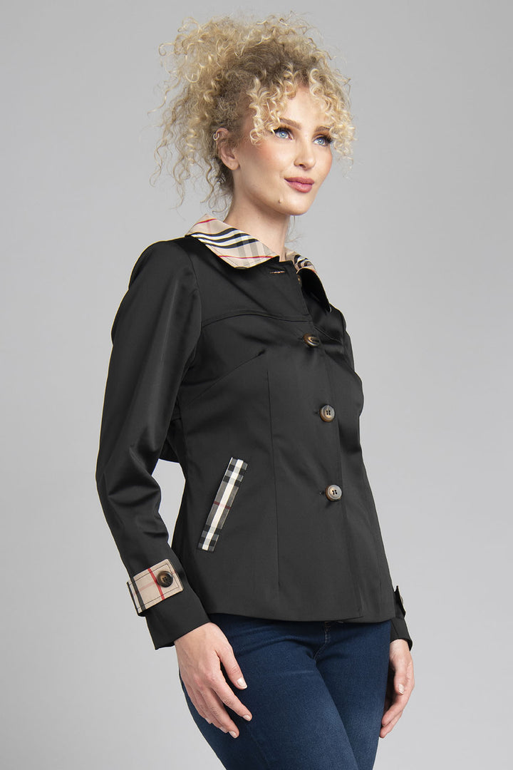 Gabardina Lisa Con Detalles De Cuadros En Cuello Puños Y Bolsas