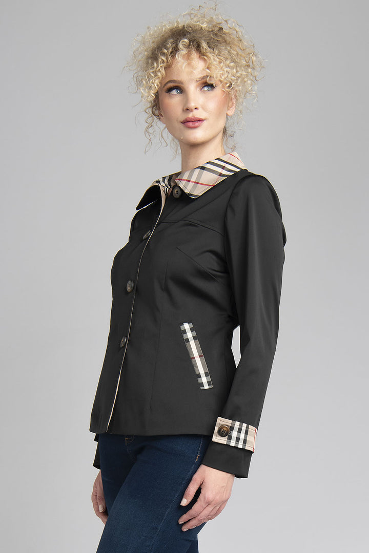 Gabardina Lisa Con Detalles De Cuadros En Cuello Puños Y Bolsas