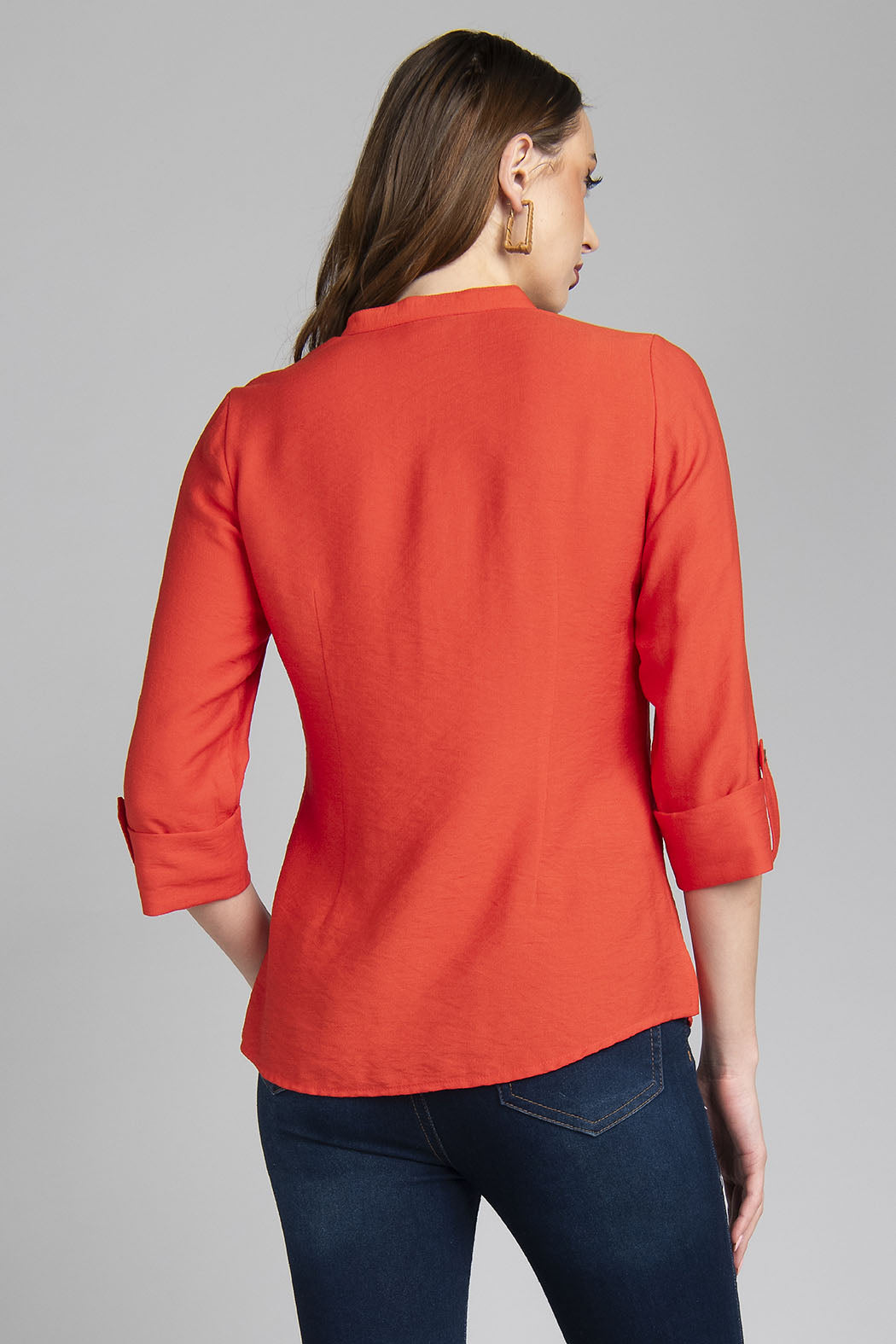 Blusa Lisa Con Manga 3/4 Cuello En V Y Bolsas Al Frente