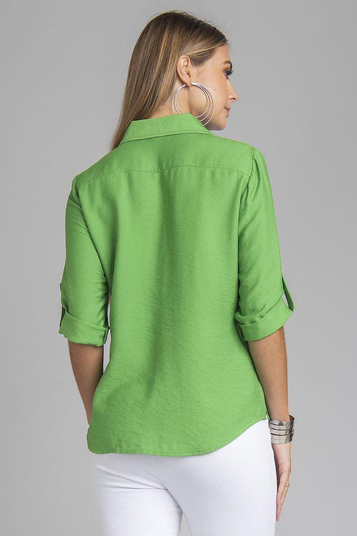 Blusa Lisa Cuello Sport Con Botones Y Bolsas Al Frente