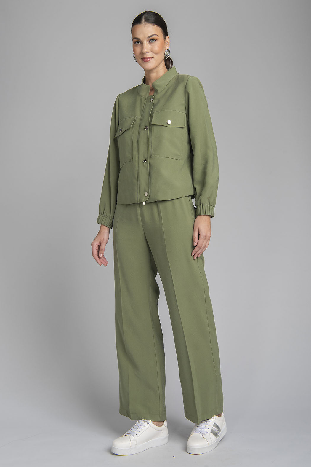 Conjunto De Pantalon Liso Con Resorte En Cintura Y Chamarra Con Botones Y Bolsas Al Frente