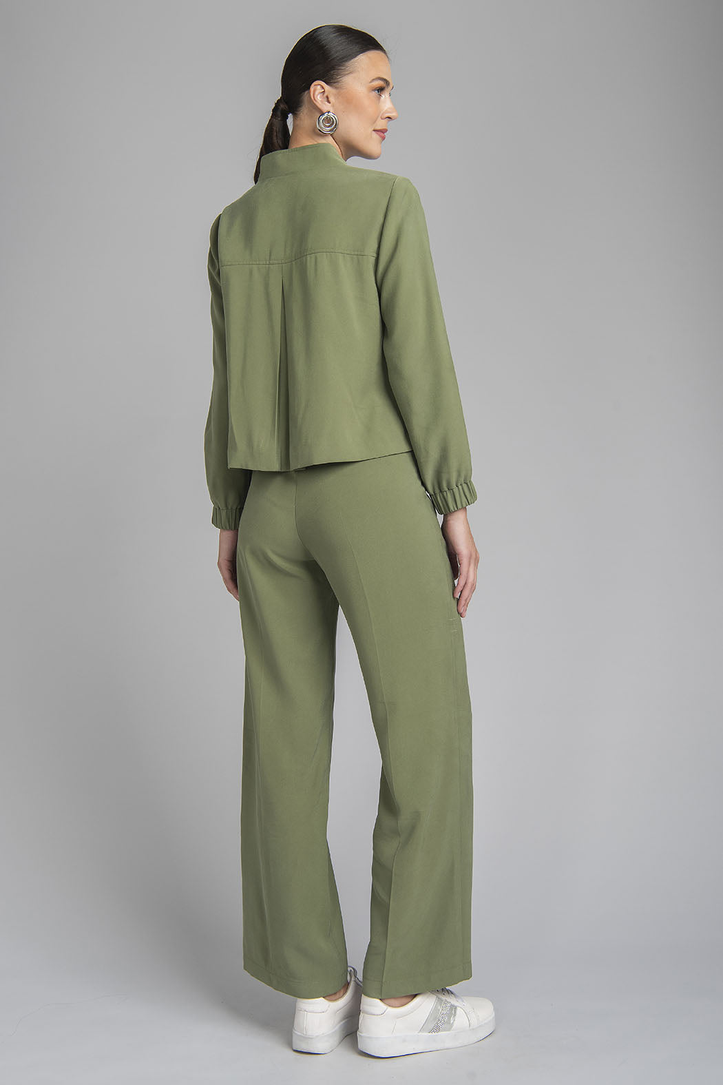 Conjunto De Pantalon Liso Con Resorte En Cintura Y Chamarra Con Botones Y Bolsas Al Frente