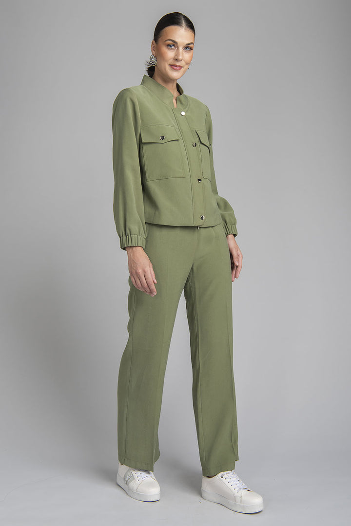 Conjunto De Pantalon Liso Con Resorte En Cintura Y Chamarra Con Botones Y Bolsas Al Frente