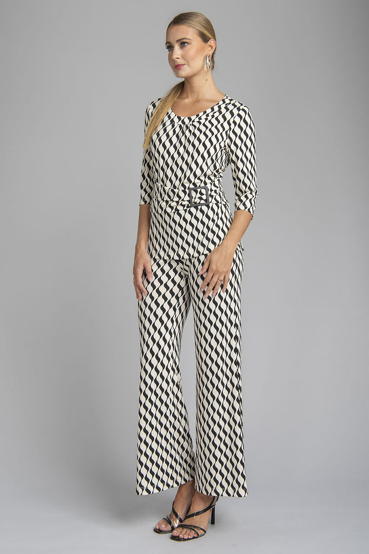 Conjunto De Pantalon Y Blusa Con Estampado De Gregas Y Detalle De Cinturon