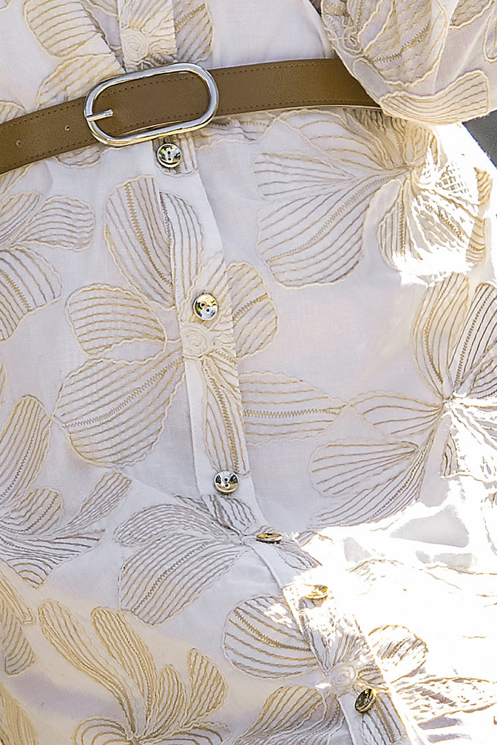 Vestido Largo Camisero Con Detalles De Flores Bordadas Y Cinturon