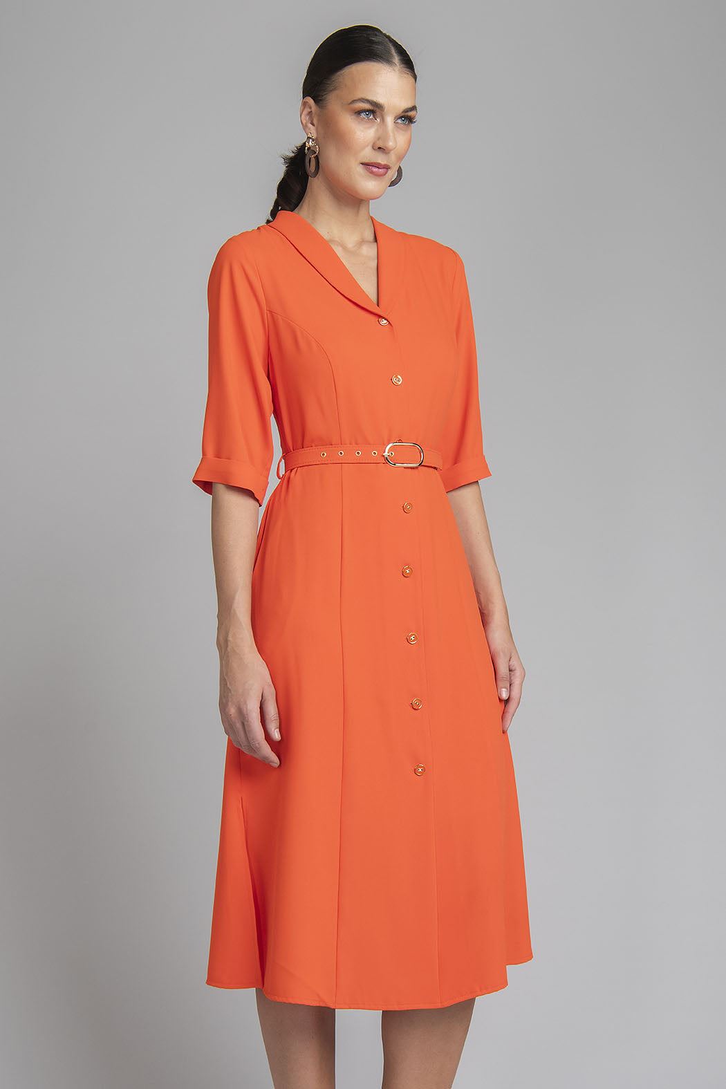 Vestido Liso Largo De Manga 3/4 Botones Al Frente Cinturon Y Abertura En Costados