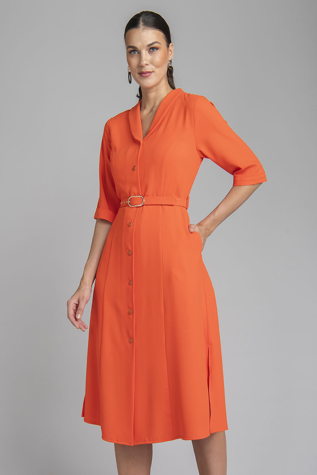 Vestido Liso Largo De Manga 3/4 Botones Al Frente Cinturon Y Abertura En Costados