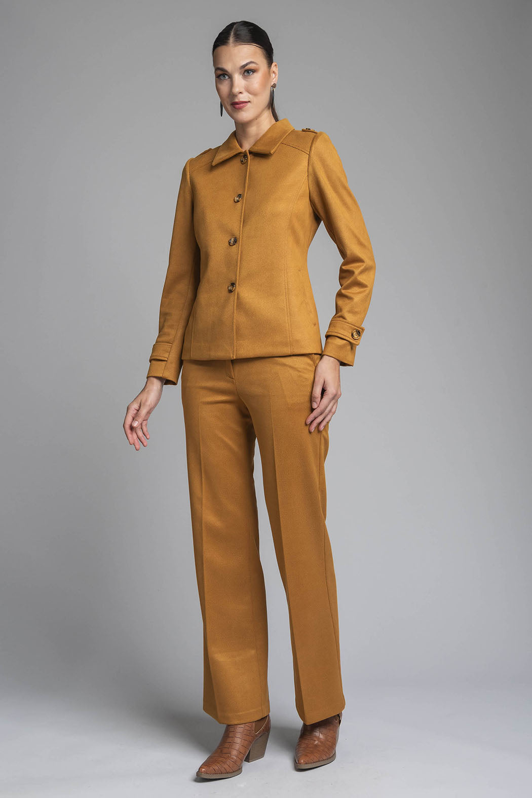 Conjunto De Pantalon Liso Con Saco Corto