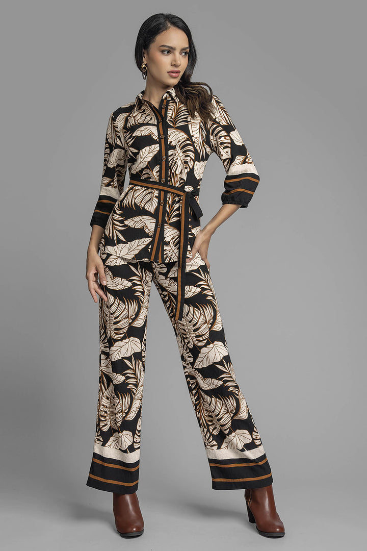 Conjunto De Pantalon Con Blusa Camisera Estampado