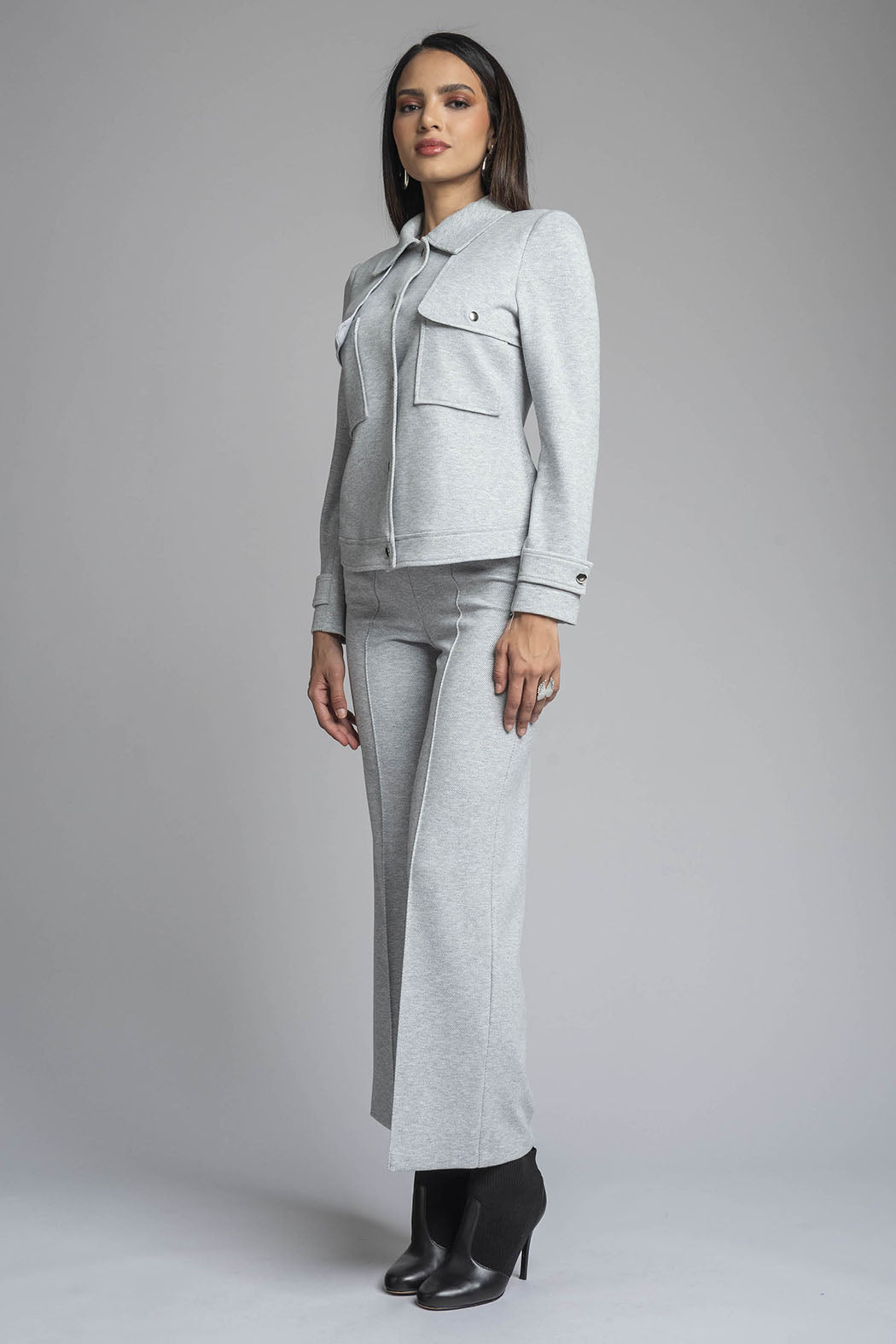 Conjunto De Pantalon Con Saco Y Bolsas Al Frente