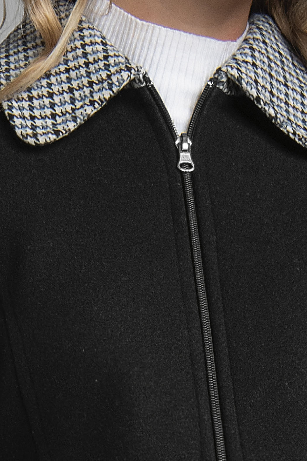 Abrigo Largo Con Cierre En Bolsas Y Frente