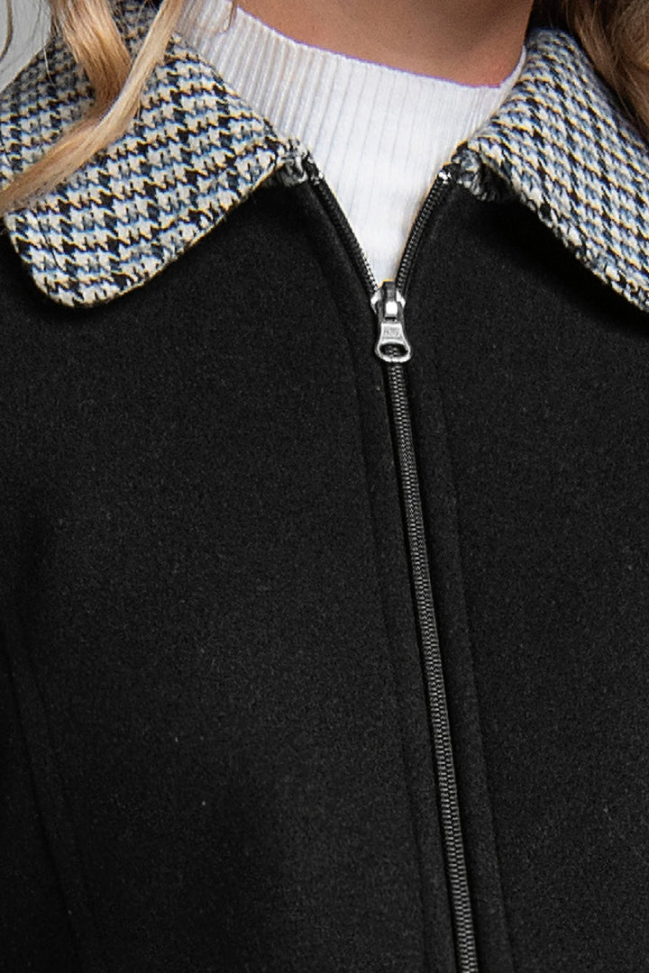 Abrigo Largo Con Cierre En Bolsas Y Frente