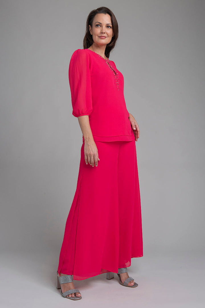 Conjunto De Pantalon Con Blusa Y Pedreria En Cuello