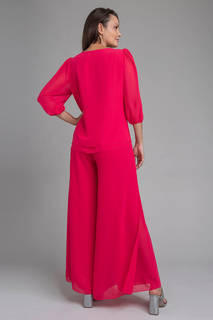 Conjunto De Pantalon Con Blusa Y Pedreria En Cuello