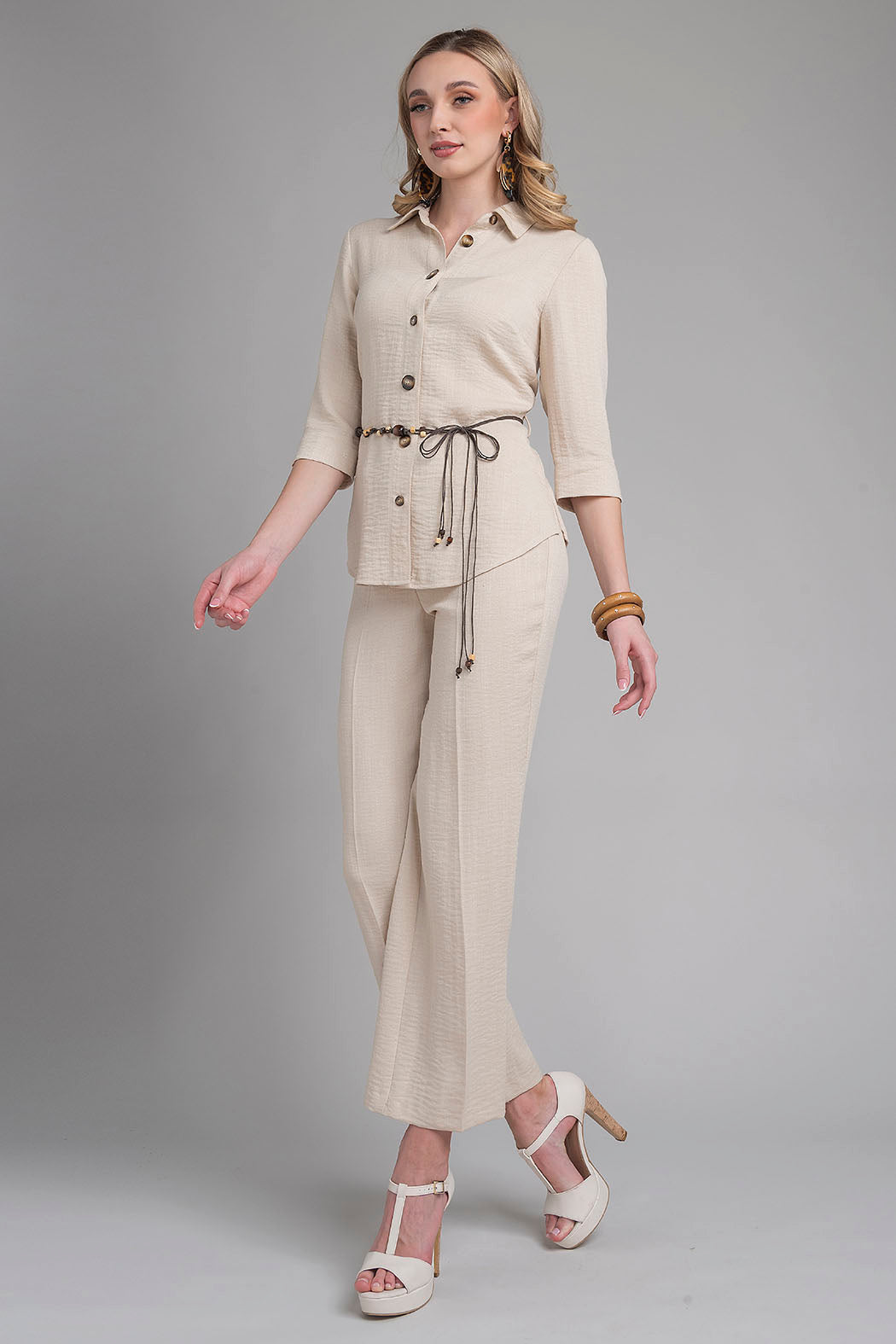 Conjunto De Pantalon Con Blusa Y Cinturon