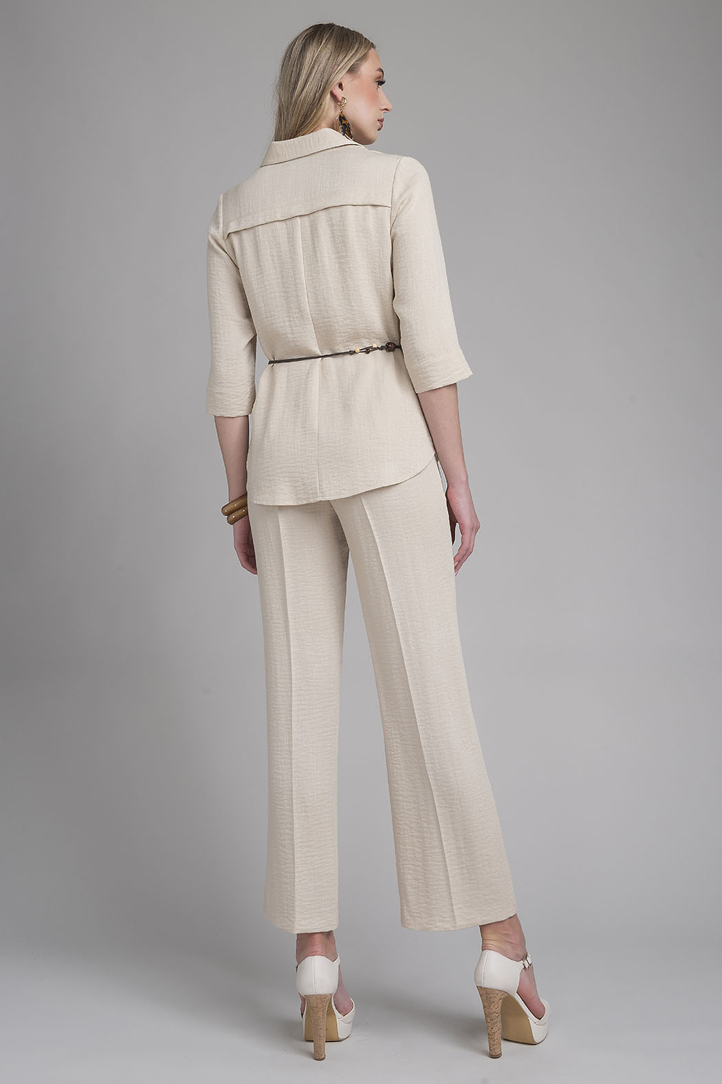 Conjunto De Pantalon Con Blusa Y Cinturon