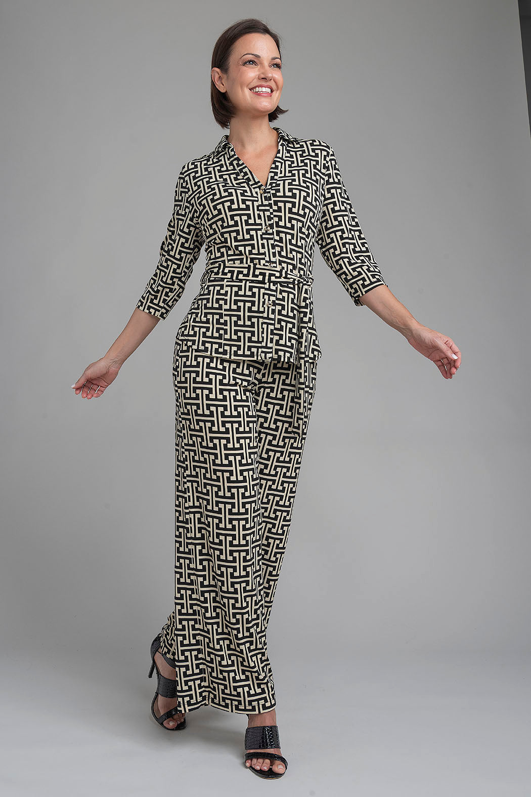 Conjunto De Pantalon Con Blusa Estampada