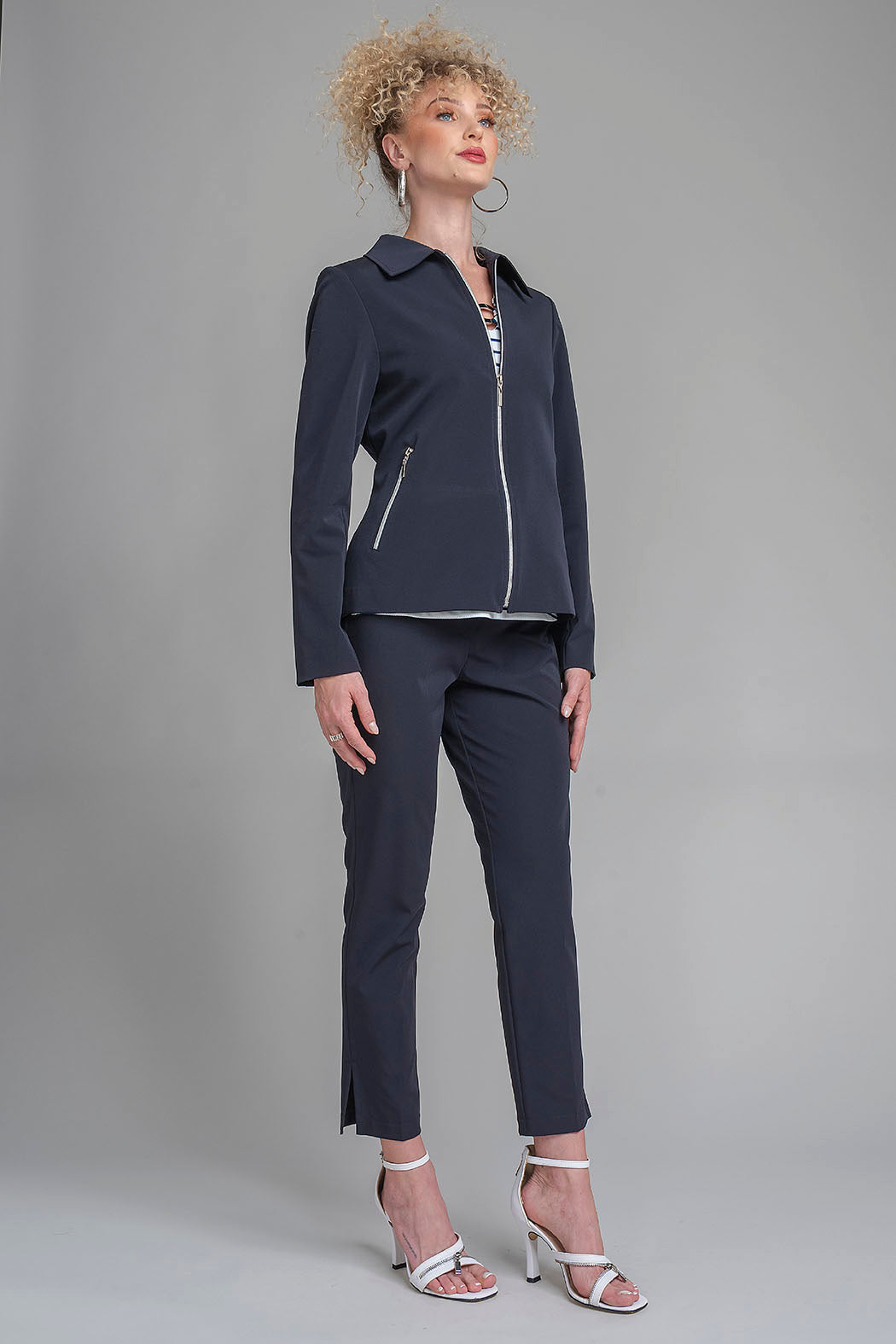 Conjunto De Pantalon Con Blusa De Rayas Y Saco