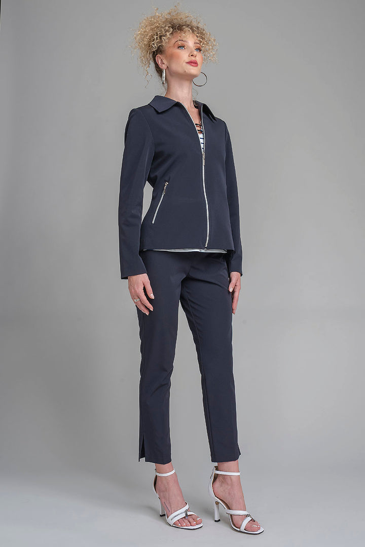 Conjunto De Pantalon Con Blusa De Rayas Y Saco