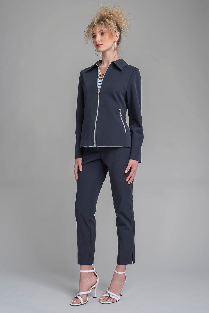 Conjunto De Pantalon Con Blusa De Rayas Y Saco