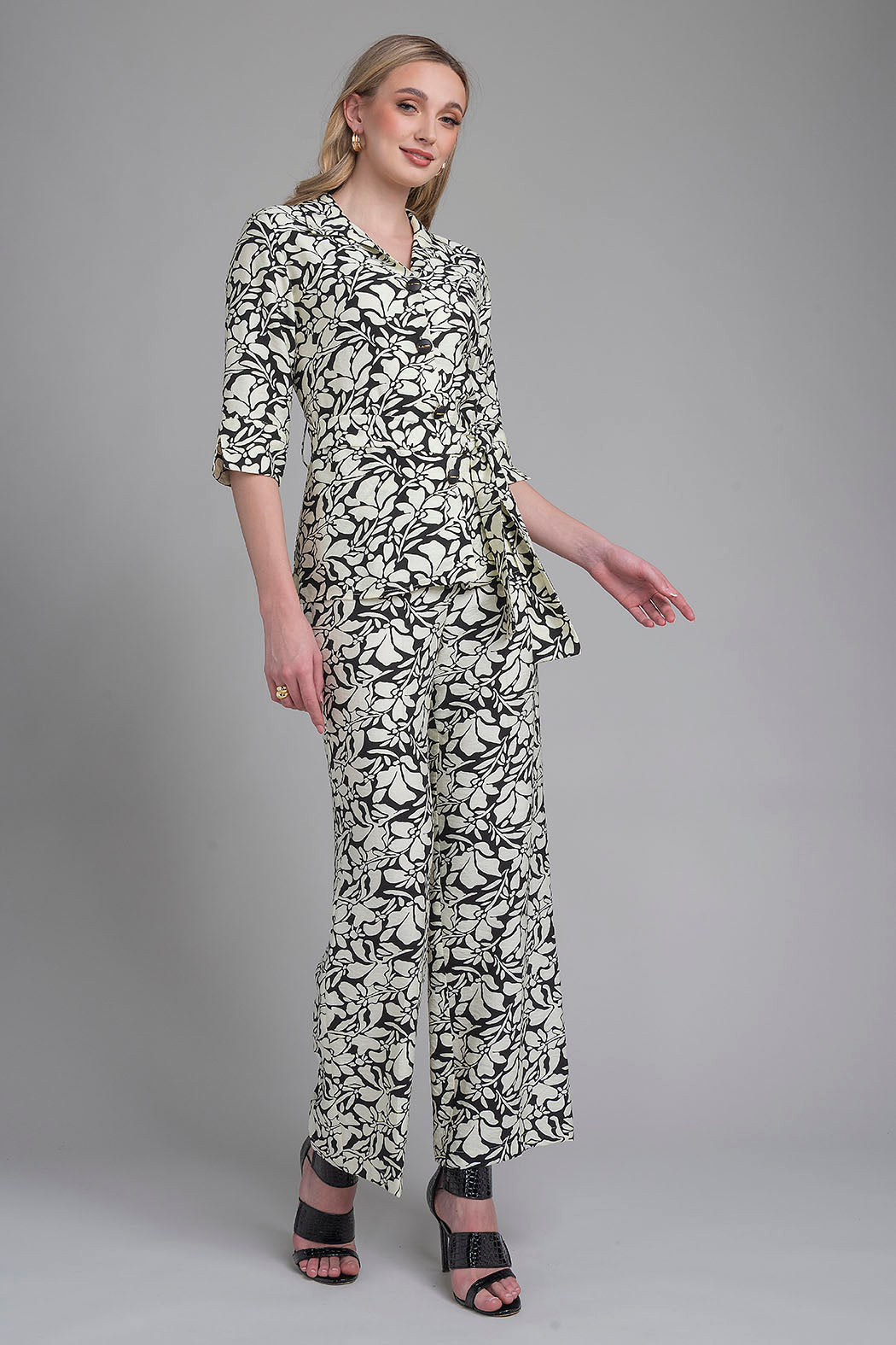 Conjunto De Pantalon Con Blusa Estampada