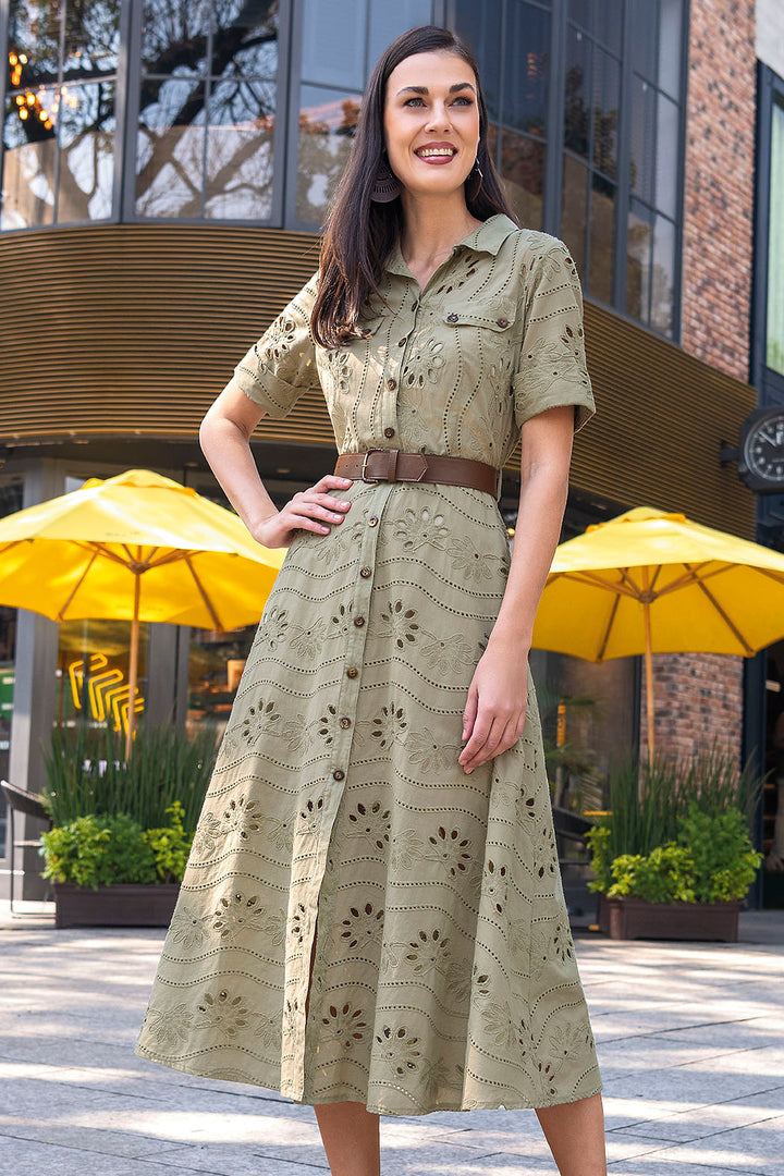 Maxi Vestido Con Flores Bordadas Y Cinturon