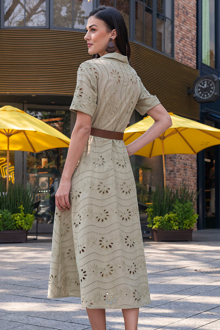 Maxi Vestido Con Flores Bordadas Y Cinturon