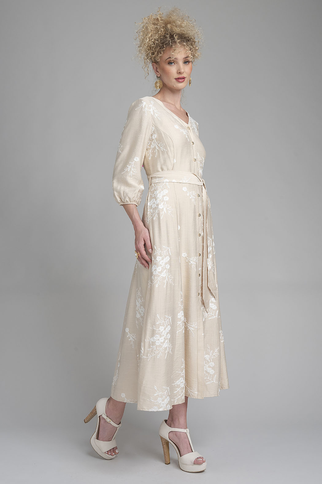 Maxi Vestido De Manga Larga Con Flores Bordadas