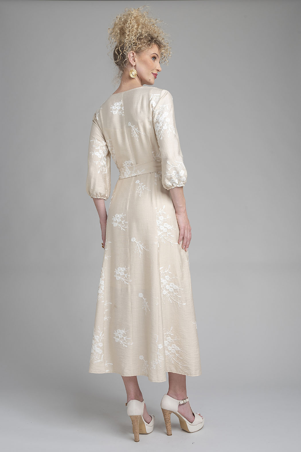 Maxi Vestido De Manga Larga Con Flores Bordadas