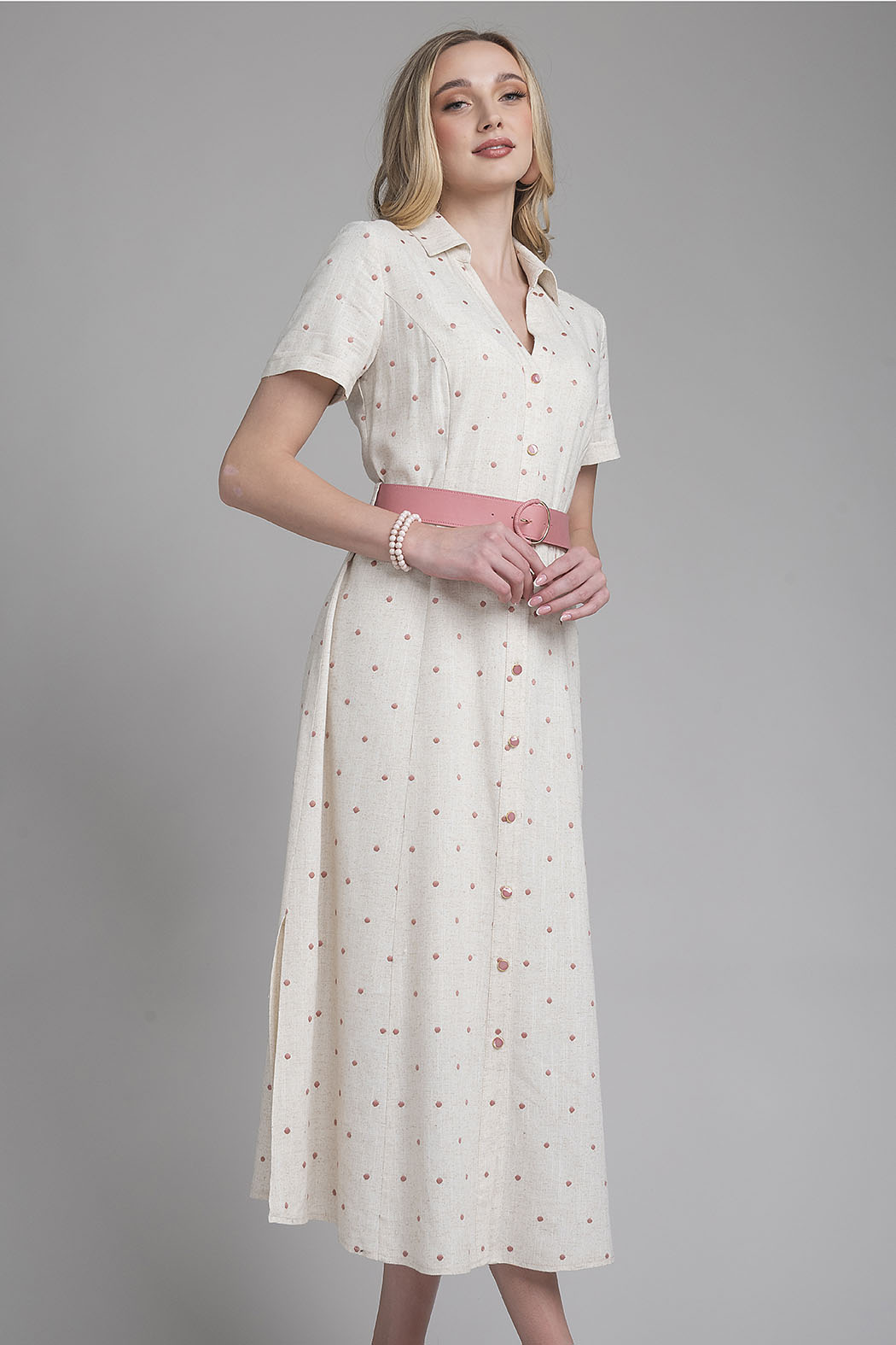 Maxi Vestido Con Sutiles Lunares Y Cinturon