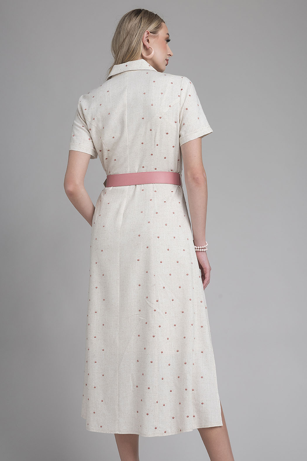 Maxi Vestido Con Sutiles Lunares Y Cinturon