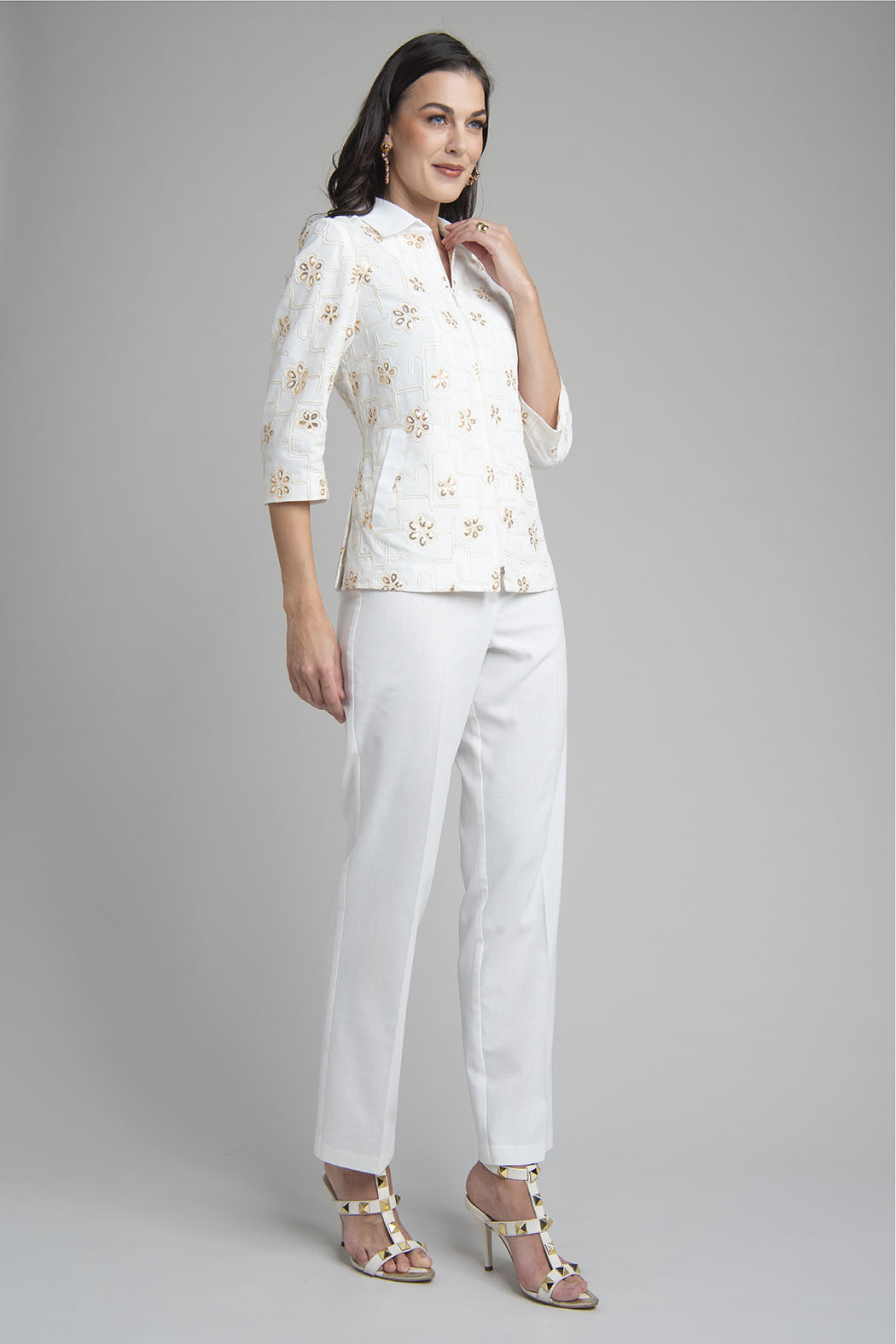 Conjunto Pantalon Y Saco Con Flores Bordadas