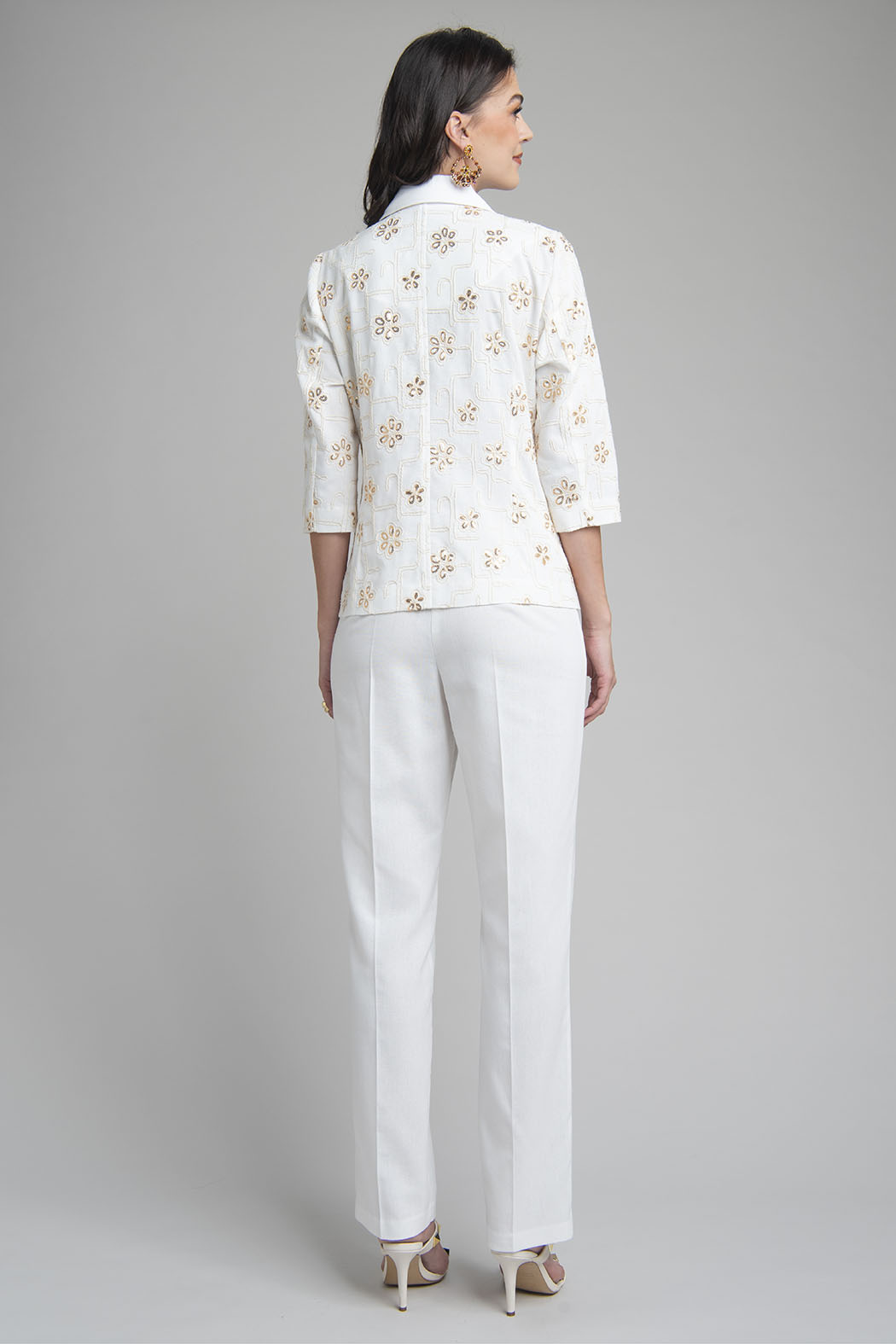 Conjunto Pantalon Y Saco Con Flores Bordadas