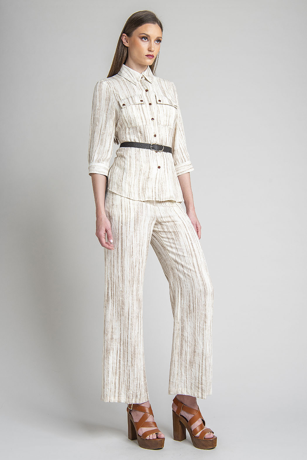 Conjunto De Pantalon Con Blusa Y Cinturon