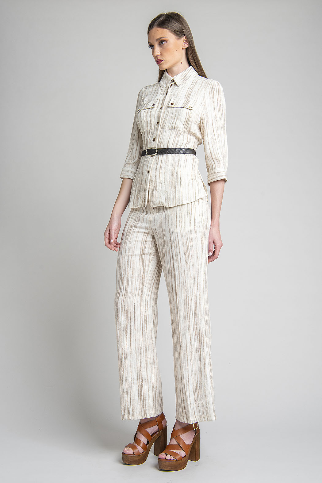 Conjunto De Pantalon Con Blusa Y Cinturon