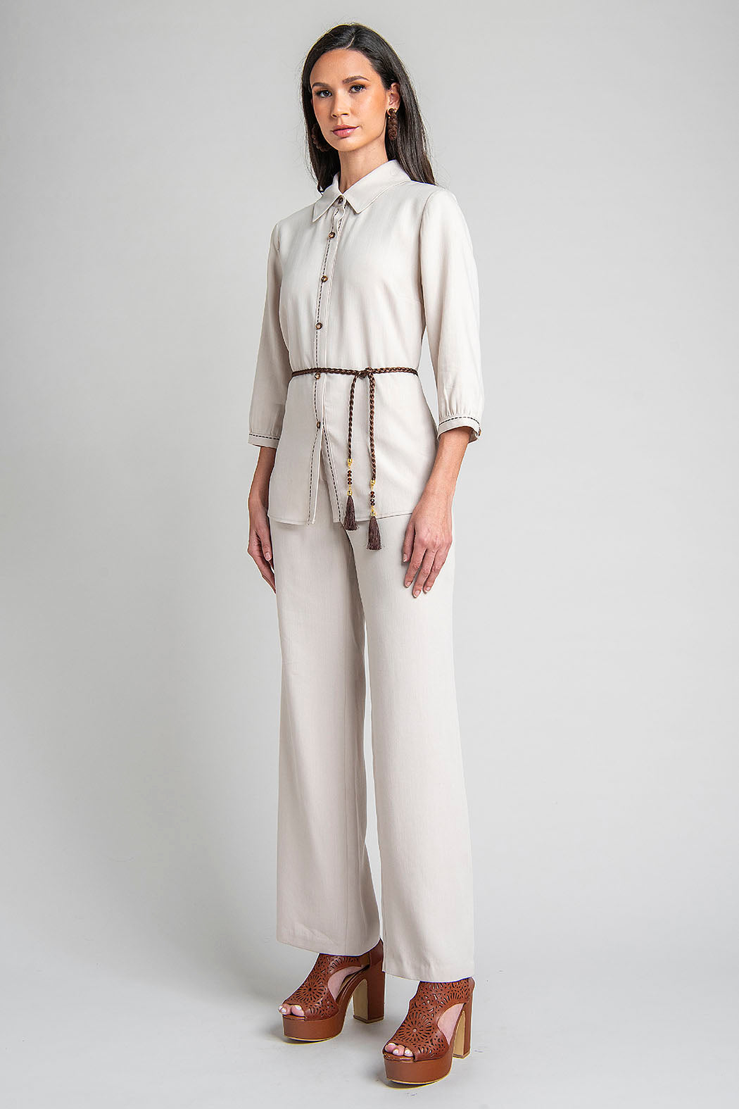 Conjunto De Pantalon Con Blusa Y Cinturon