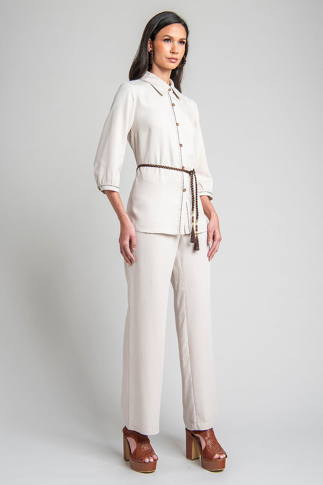 Conjunto De Pantalon Con Blusa Y Cinturon